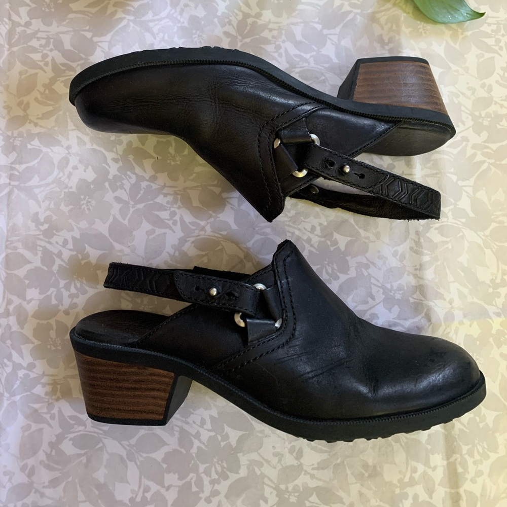 Teva Women’s Black Leather Roxy Mules